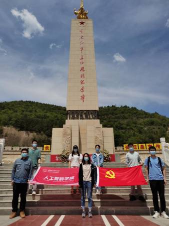 beat365中文官方网站党支部在吴起中央红军长征胜利纪念碑前合影